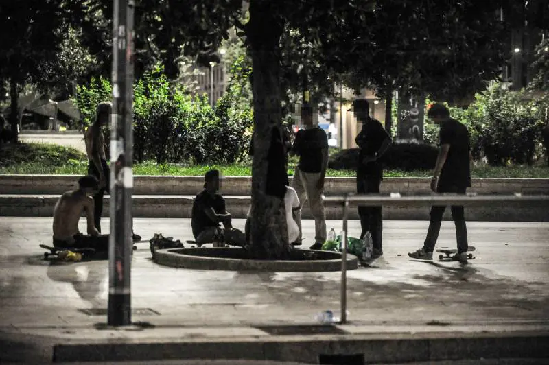 Due ore di inferno a Milano, raffica di rapine: città preda degli immigrati