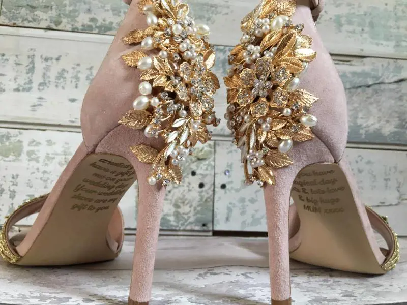 “Questo è il mio regalo di nozze”. A una settimana dal matrimonio scopre un messaggio della madre defunta