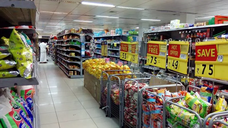 Germania, uomo si chiude nudo nel banco frigo di un supermercato