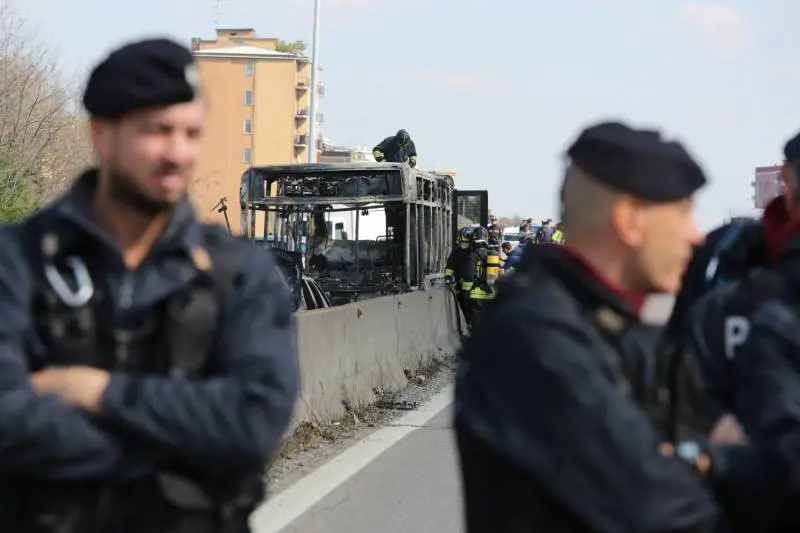 "Precedenti per abusi sessuali su minori". Chi è l'attentatore senegalese