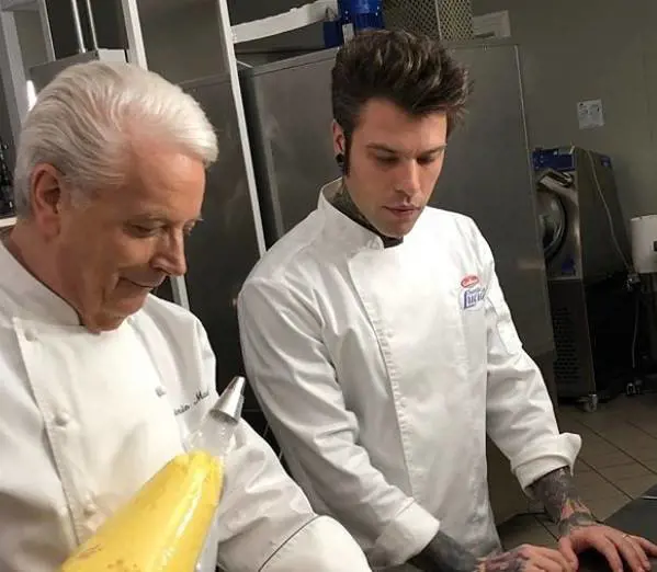 Fedez a lezione di pasticceria dal maestro Iginio Massari
