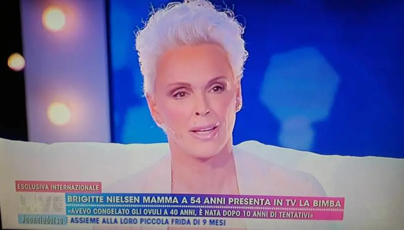 Brigitte Nielsen presenta la sua Frida avuta a 54 anni