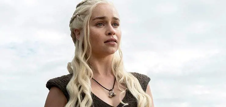 Emilia Clarke del Trono di Spade ha rischiato di morire di ictus come Luke Perry