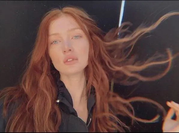 A Ciao Darwin, Madre Natura è la rossa Angelina Michelle