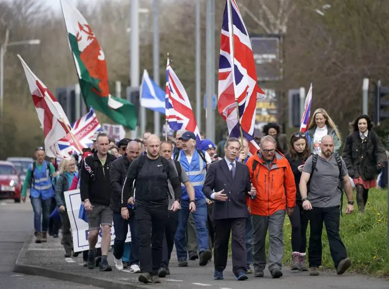 Brexit, patto col diavolo. Gli sponsor Tory trattano per l'intesa con Farage