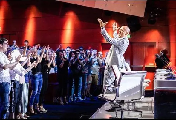 Claudio Bisio a cuore aperto: "I miei figli e mia moglie la cosa più bella"