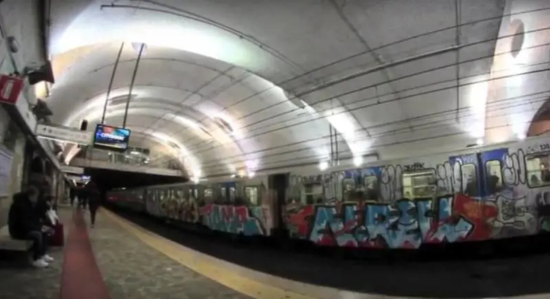 Roma, aggressioni contro vigilanti della metro, presi due stranieri