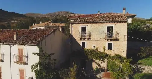 "Alla lotteria puoi vincere una villa per soli 60 euro"