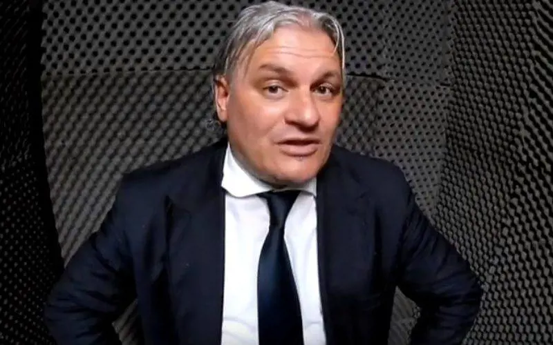 Il cronista torna all'attacco: "Calcio femminile covo di lesbiche"