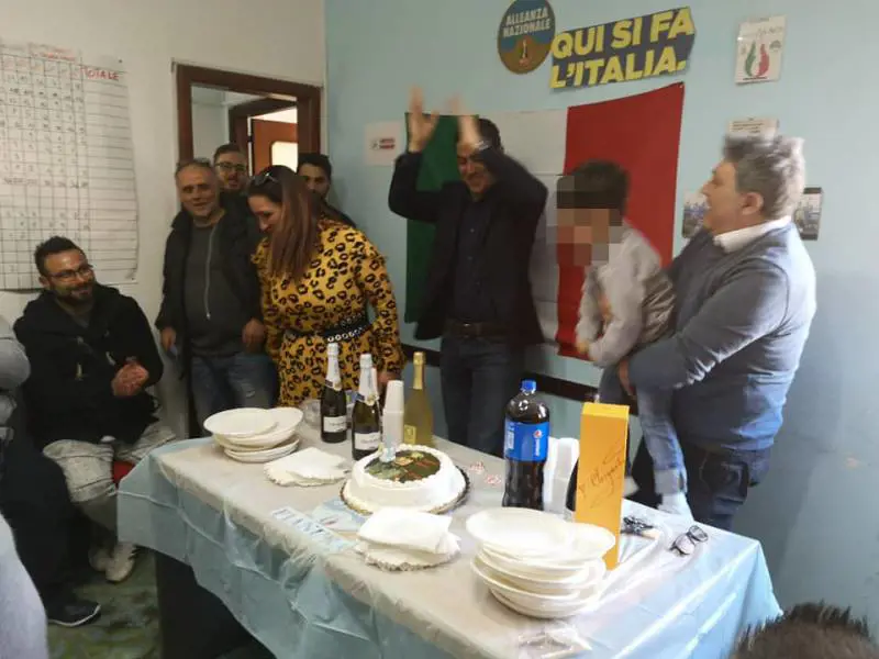 Mussolini sulla torta, bufera sul consigliere comunale a Napoli