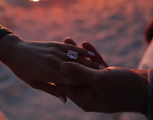Alex Rodriguez chiede di sposare Jennifer Lopez con un diamante da 5 milioni di dollari