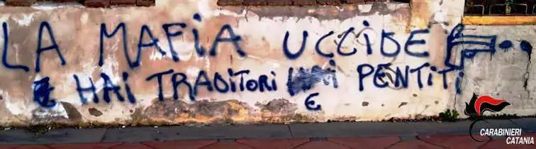La scritta che uccide speranza (e italiano)