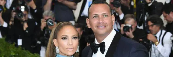 Jennifer Lopez ancora tradita: "Alex mi inviava sms hot"