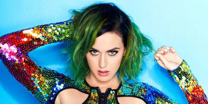 Katy Perry sospesa da scuola per averci provato con un albero