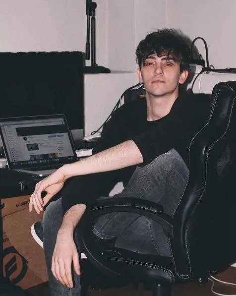 Michele Bravi è tornato su Instagram dopo l'incidente