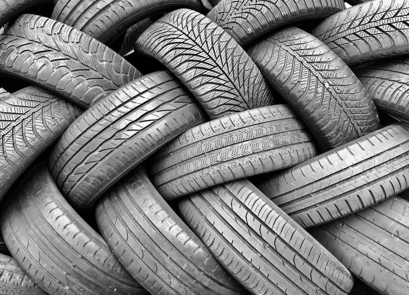 Traffico di pneumatici, fermati in 4 per un furto da 33mila euro