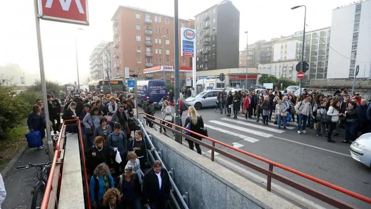 Altra brusca frenata in metrò: treno sequestrato