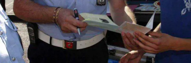Bologna, i vigili si mettono a fare volantinaggio:'Compiti più precisi'