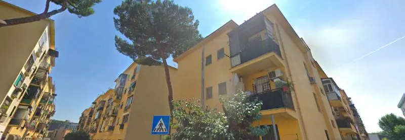 Roma, la rivolta dei condomini:"Non vogliamo extracomunitari"