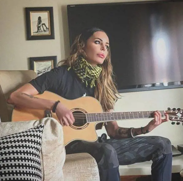 Nina Moric rompe il silenzio e rassicura i fan sui social