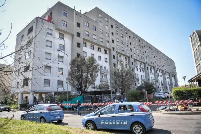 Corpo decapitato e bruciato: giallo in periferia a Milano