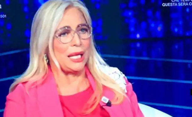 Mara Venier, incidente sexy a Domenica In: ecco cosa è successo in diretta tv