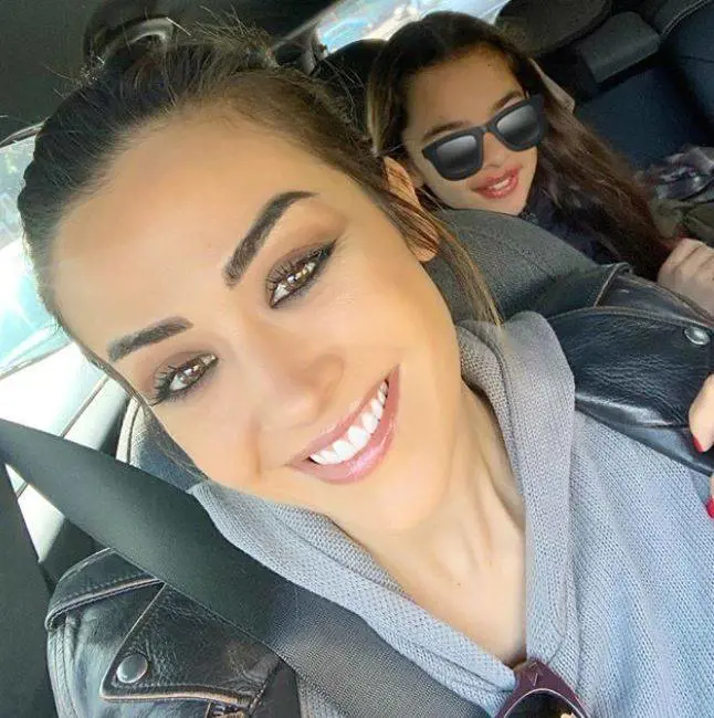 "Non ti sembra esagerato mettere il rossetto a tua figlia?" E la Palmas zittisce l'hater