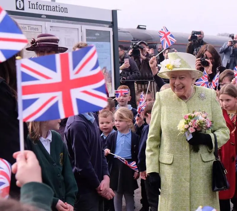 La regina Elisabetta non guiderà più l'automobile