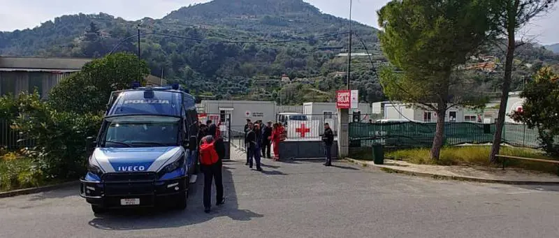 Blitz dei Nas nel centro di accoglienza di Ventimiglia, trovate irregolarità