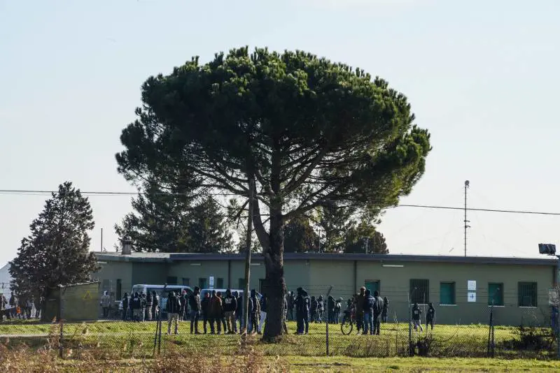 Centro accoglienza di Cona, due ex prefetti sotto indagine