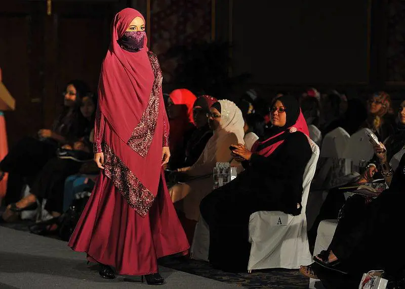 Germania, al via la settimana della moda islamica. Ed è polemica