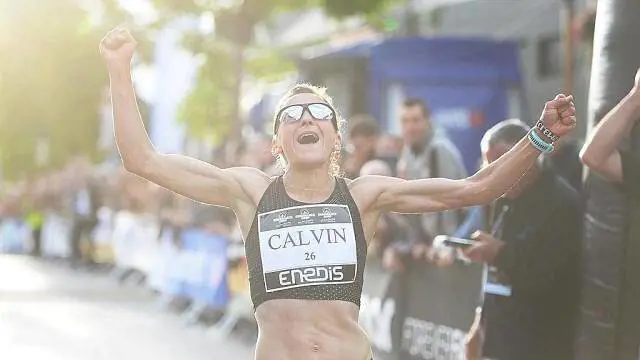 La Calvin in fuga tra i suk per evitare l'antidoping, come in un film di 007
