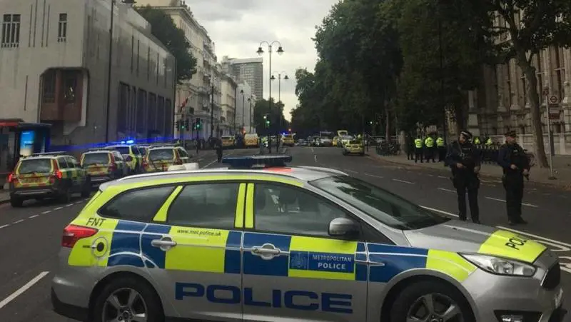 Londra, ancora accoltellamenti nella notte: grave una ragazza