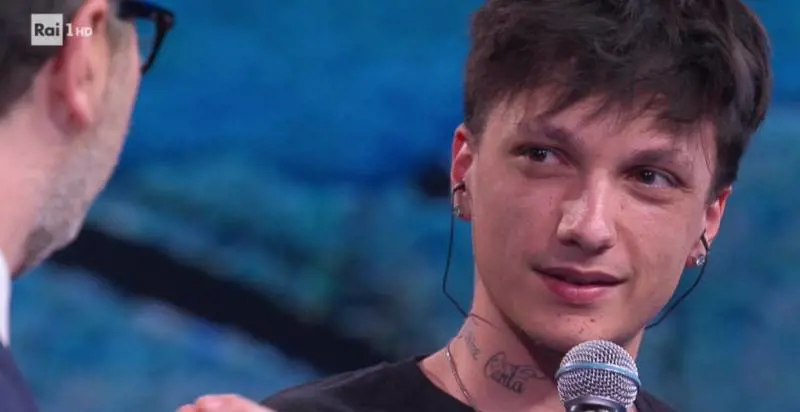 Ultimo: "Ho stretto la mano a Vasco, ma non ho voluto conoscerlo"
