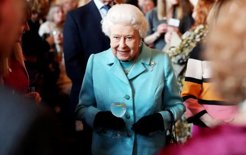 La Regina contro Meghan: niente dieta vegana per il Royal Baby