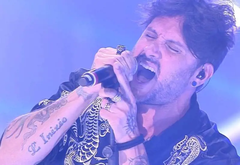 Fabrizio Moro confessa: "La fede mi ha salvato nella vita"