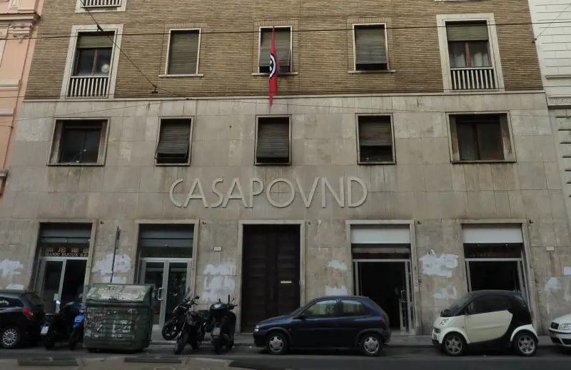 Di Maio: "Sgomberiamo anche Casa Pound, non solo i rom"
