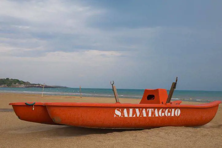Pesaro, troppo bella per fare la bagnina: "Vogliono solo maschi"