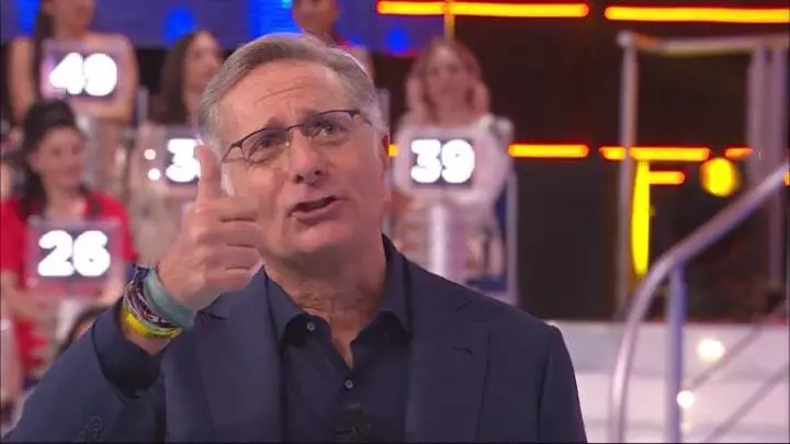 Paolo Bonolis denunciato per maltrattamento di animali