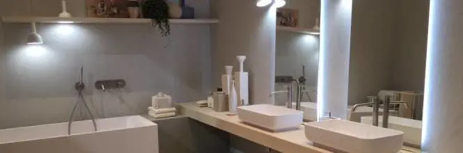 Usa il cellulare nella vasca da bagno: muore folgorata