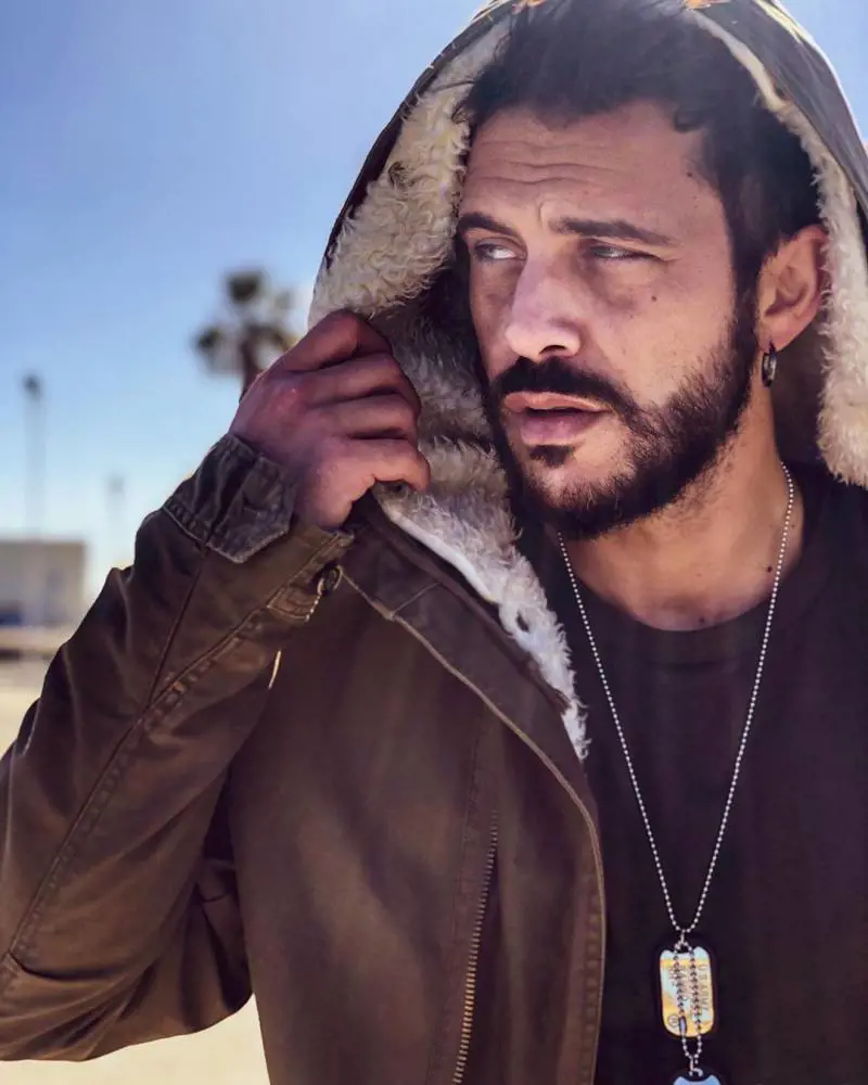 Andrea Montovoli in lacrime: "La morte di mio padre ha stroncato i miei sogni"