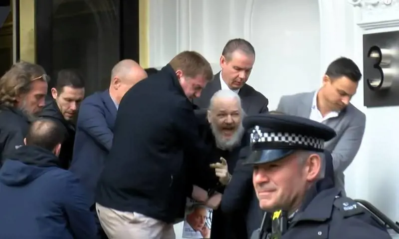 Julian Assange è stato arrestato a Londra