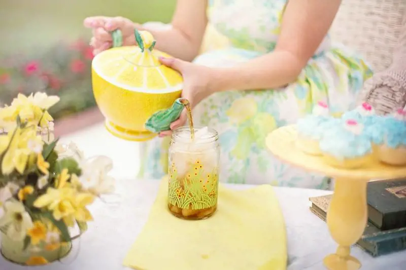 I falsi miti dell’acqua e limone ogni mattina