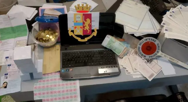 Ecco la fabbrica di documenti falsi