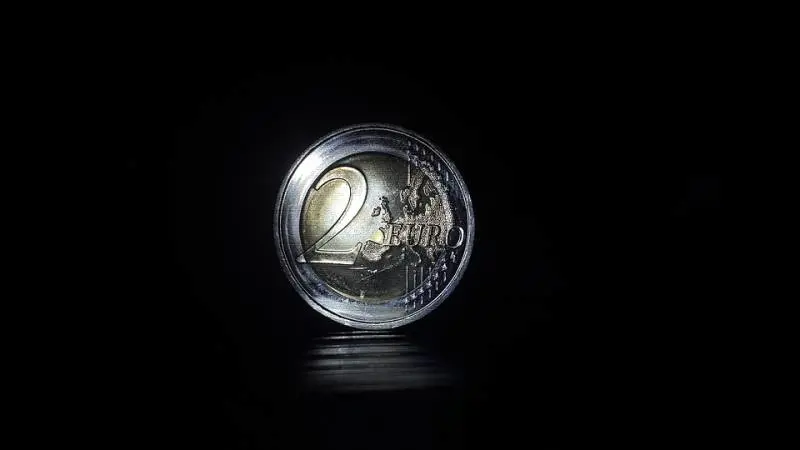 Francia, il ministro delle Finanze: "L'euro può finire"