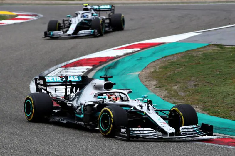 Formula Uno, Cina amara per le Ferrari: Hamilton vince davanti a Bottas e Vettel