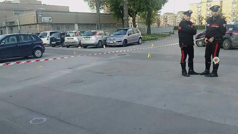 'Hanno sparato davanti ai bambini' L'inferno di fuoco choc in strada