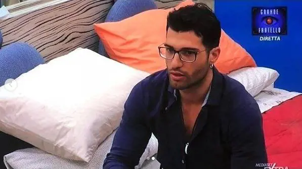 Grande Fratello, Michael Terlizzi prima pensa di uscire poi insulta il GF