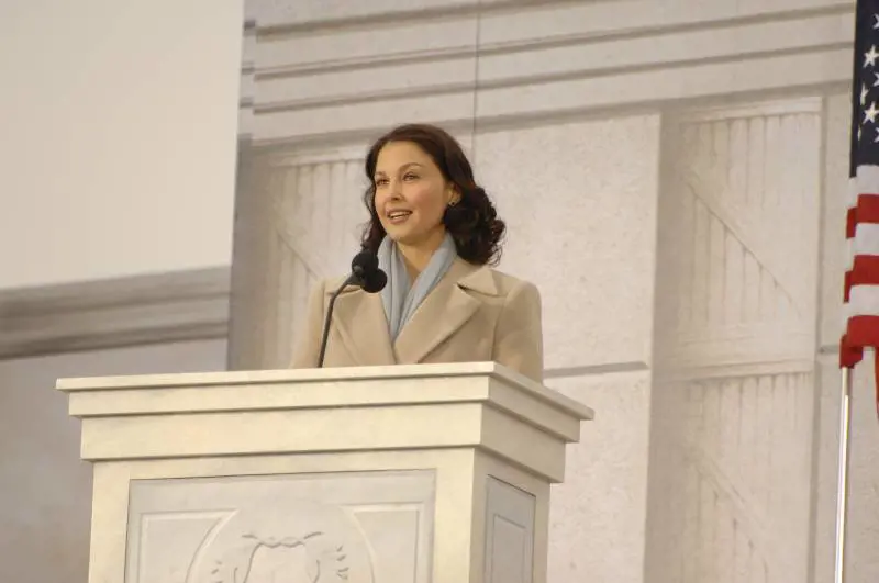 "Ho abortito e sono grata di averlo potuto fare". Le rivelazioni choc di Ashley Judd