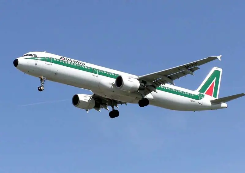 Aereo in avaria scarica 80 tonnellate di carburante sul Mar Ligure